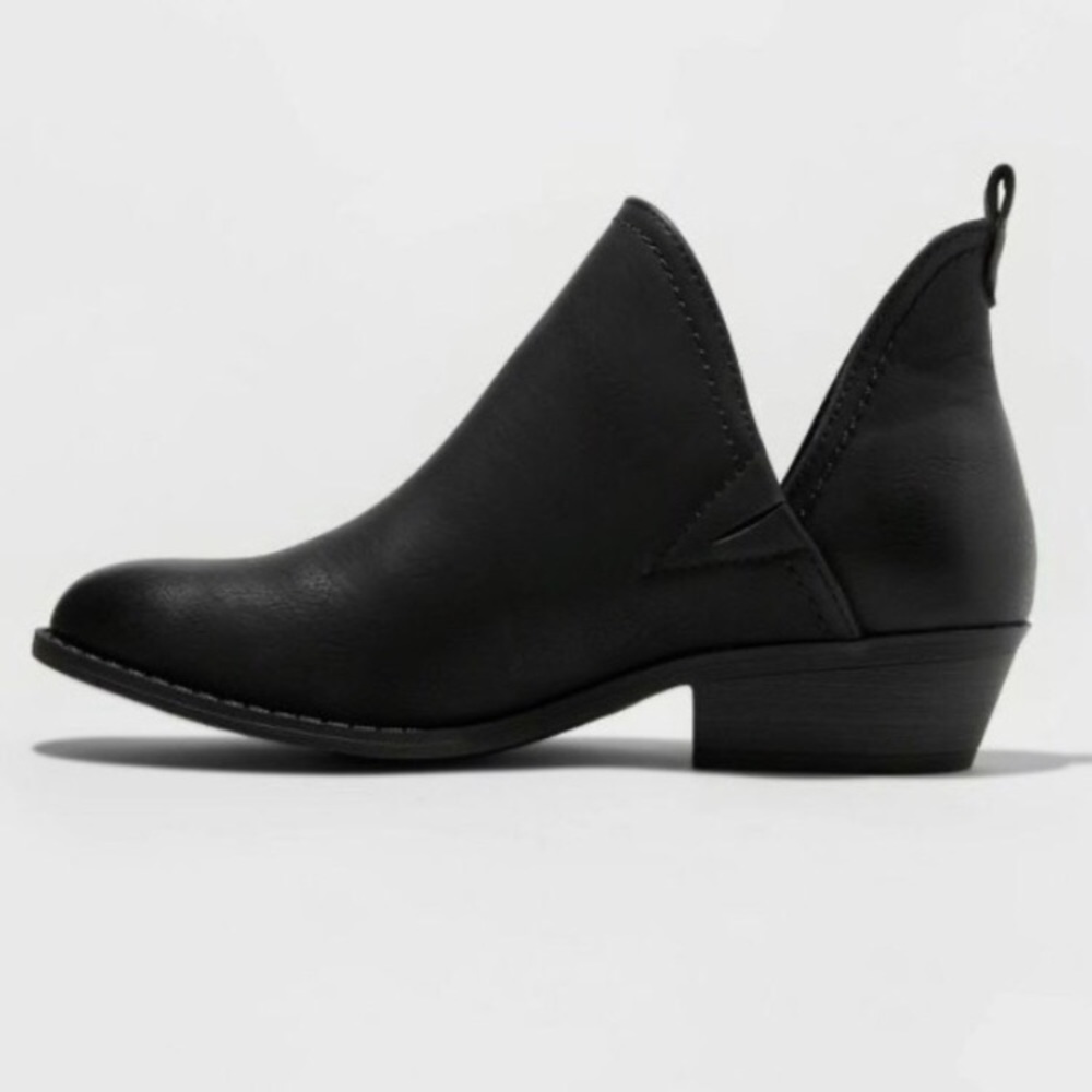 Universal Thread Black Nora V-Cut Ankle Bootie NWT - Picture 2 of 5